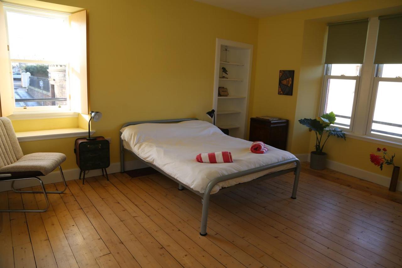 The Dolphin Inn Hostel Dunbar Exteriör bild
